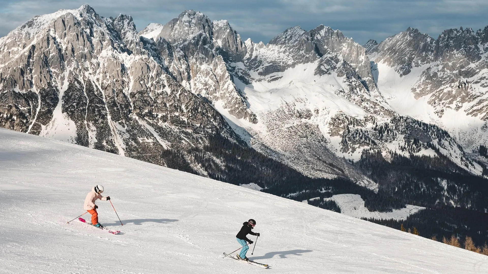 hd-Skifahren-mit-Wilder-Kaiser-PanoramaCmathaeusgartner